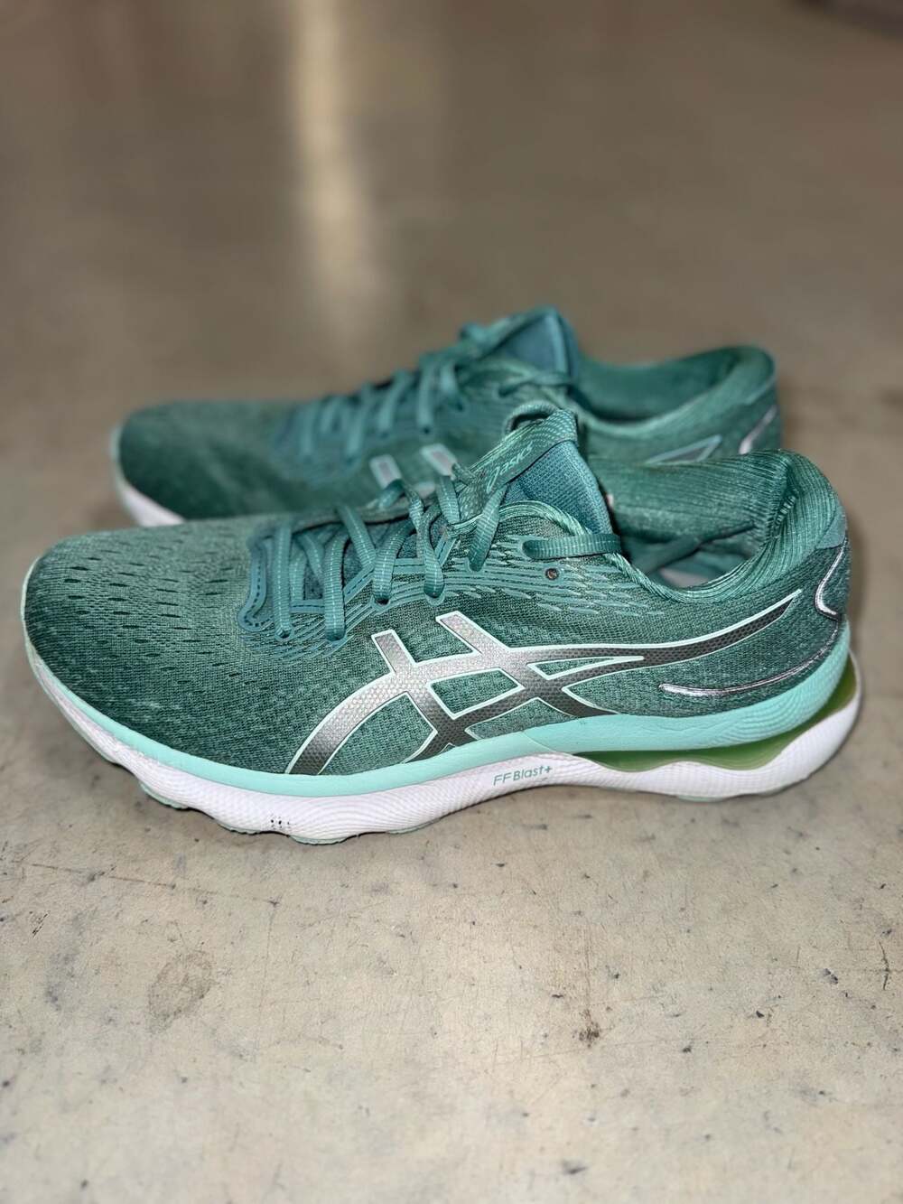 ASICS Women's Gel-Nimbus 24 Sage Clear Blue Wide Running Shoes Size 10